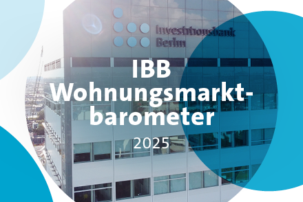 Schriftzug IBB Wohnungsmarktbarometer 2025 vor dem Bürogebäude der Investitionsbank Berlin