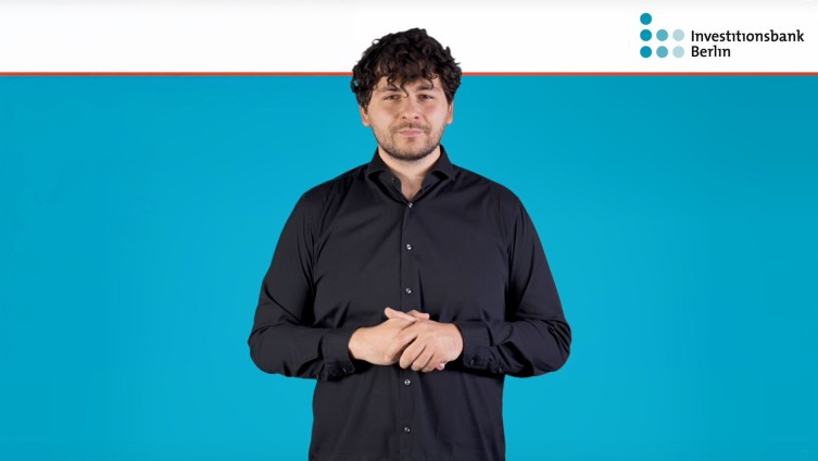 
Standbild des Videos in Deutscher Gebärdensprache (DGS) durch einen Gebärdensprecher, Inhalt: Erklärung zur Barrierefreiheit
