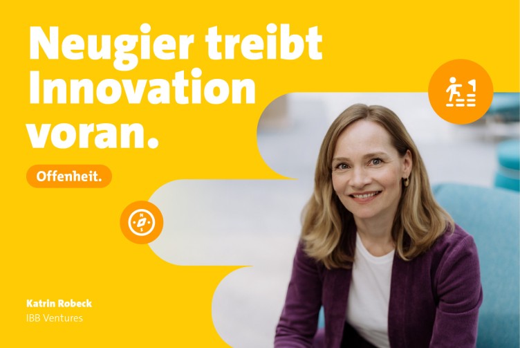 Porträt von Katrin Robeck von IBB Ventures vor hellem Bürohintergrund. Die Grafik enthält die Texte „Neugier treibt Innovation voran.“ und „Offenheit.“