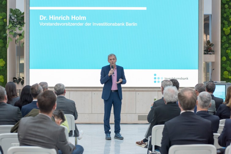 Vorstandsvorsitzender der Investitionsbank, Hinrich Holm, beim Immobiliendialog.