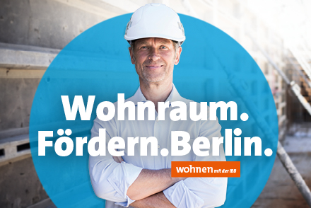 Mann mit Bauhelm. Slogan: Wohnraum.Fördern.Berlin.